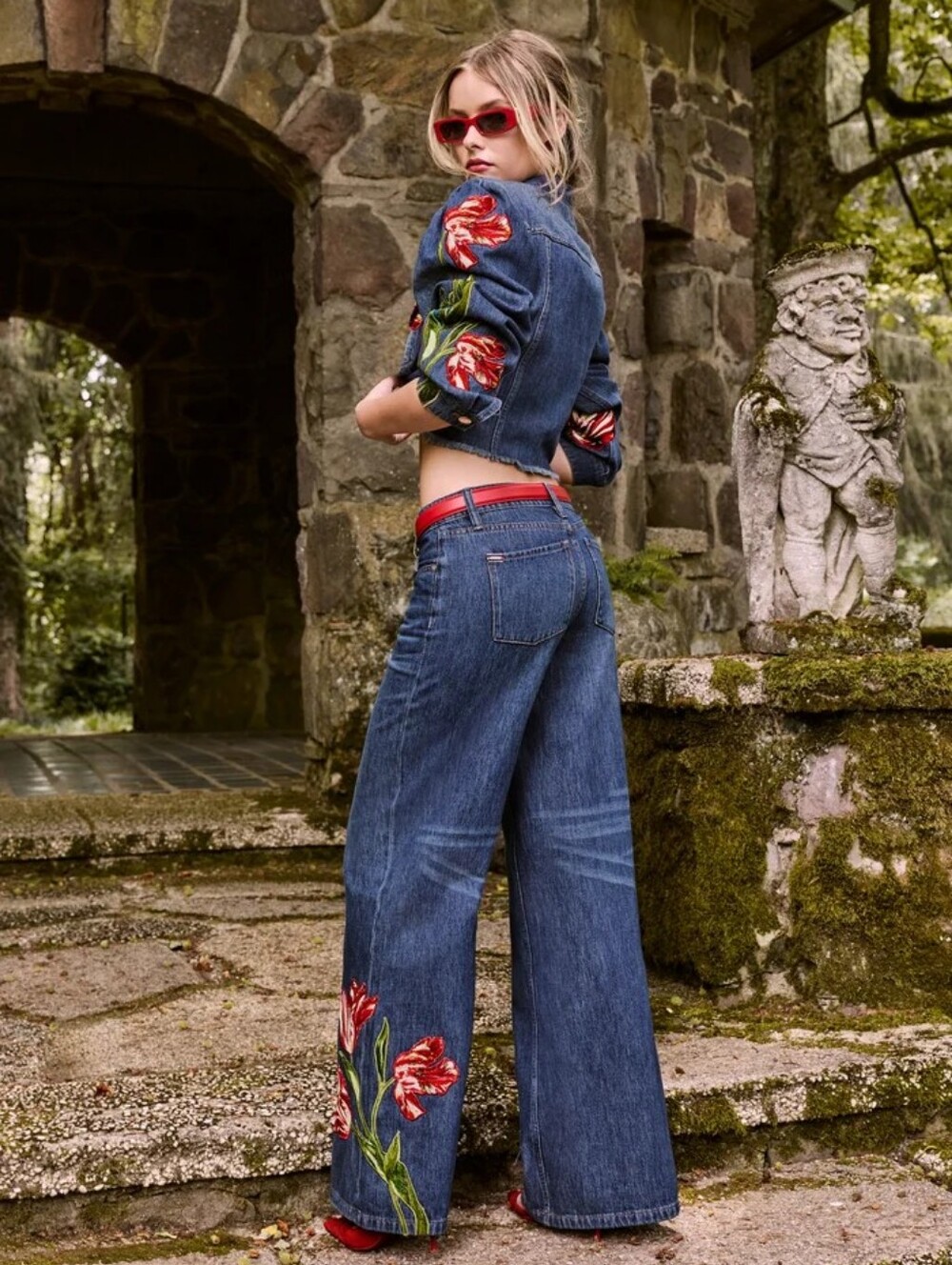 Alice + Olivia AMAZING EMBROIDERED JEAN - Picture 6 of 15
